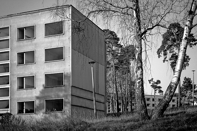 Robert Conrad: »Fotozyklus zum Thema Leerstand im industriellen Wohnungsbau und Bevölkerungsrückgang in den neuen Bundesländern. 
Dallgow, Land Brandenburg, DE«, Bild aus der Serie »„Plattensterben“, DE«