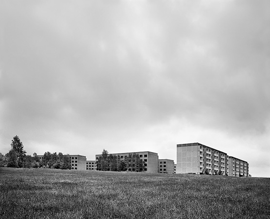 Robert Conrad: »Fotozyklus zum Thema Leerstand im industriellen Wohnungsbau und Bevölkerungsrückgang in den neuen Bundesländern. 
Wittstock, Land Brandenburg, DE«, Bild aus der Serie »„Plattensterben“, DE«