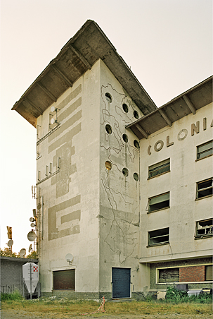 Robert Conrad: »Bauten der italienischen Moderne während der Jahre des Mussolini-Regimes:
Renesso, I«, Bild aus der Serie »Italienische Moderne, I«